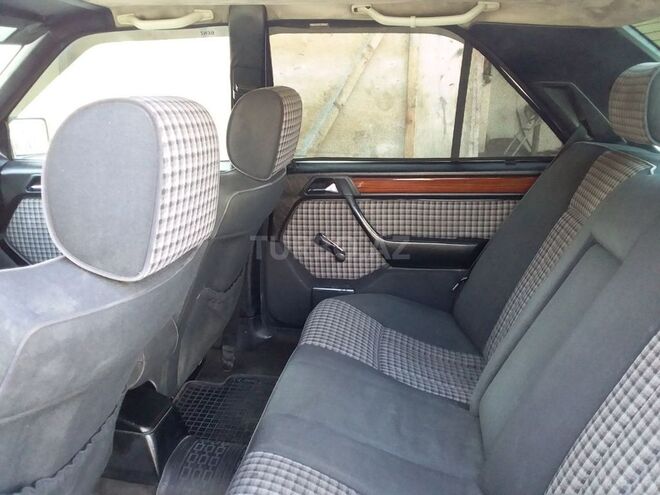 Mercedes E 300 1995, 34,567 km - 0.3 l - İsmayıllı