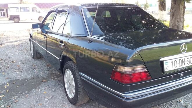 Mercedes E 300 1995, 34,567 km - 0.3 l - İsmayıllı