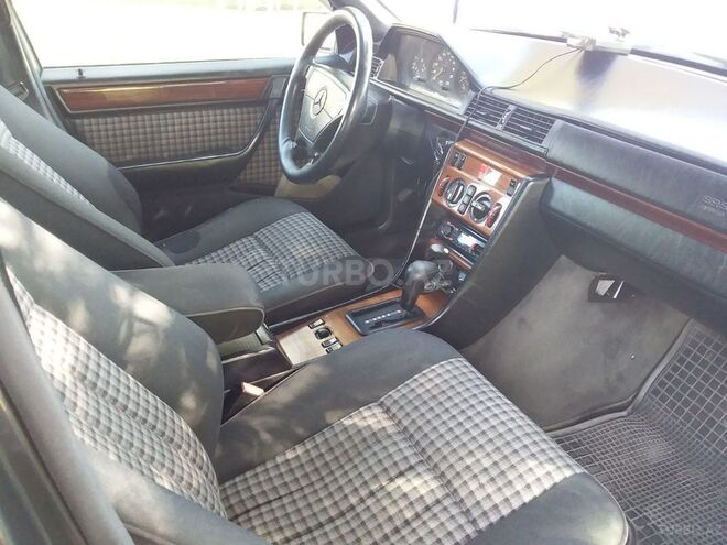 Mercedes E 300 1995, 34,567 km - 0.3 l - İsmayıllı