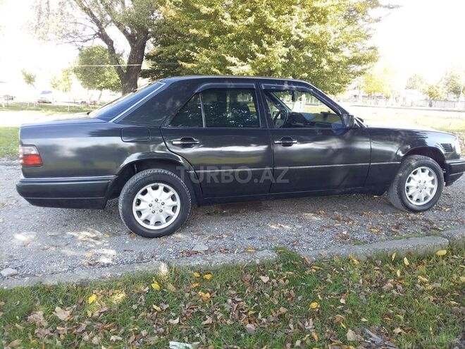 Mercedes E 300 1995, 34,567 km - 0.3 l - İsmayıllı