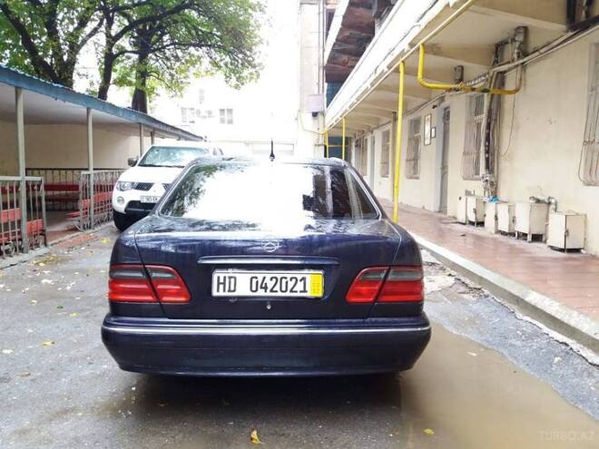 Mercedes E 270 2000, 369,100 km - 2.7 l - Bakı