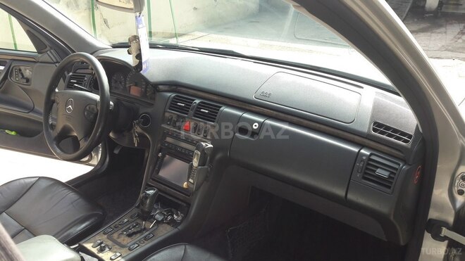 Mercedes E 240 2000, 247,000 km - 2.6 л - Gəncə