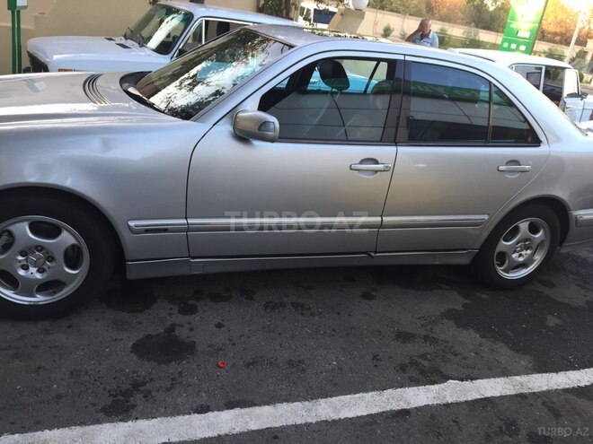 Mercedes E 320 2000, 366,000 km - 3.2 l - Saatlı
