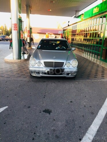 Mercedes E 320 2000, 366,000 km - 3.2 l - Saatlı