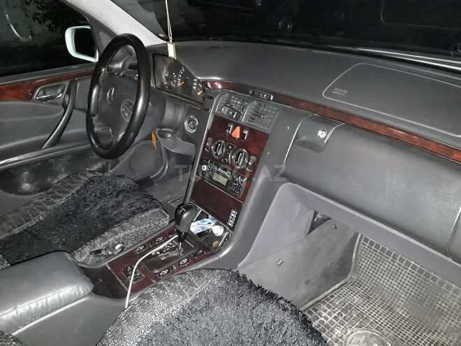 Mercedes E 220 2002, 350,000 km - 2.2 l - Bakı