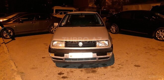 Volkswagen Vento 1998, 218,749 km - 1.6 l - Bakı