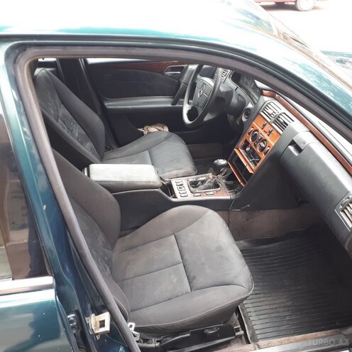 Mercedes E 230 1997, 258,000 km - 2.3 l - Qazax