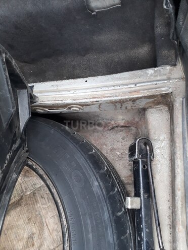 Mercedes E 200 1994, 439,230 km - 2.0 л - Salyan