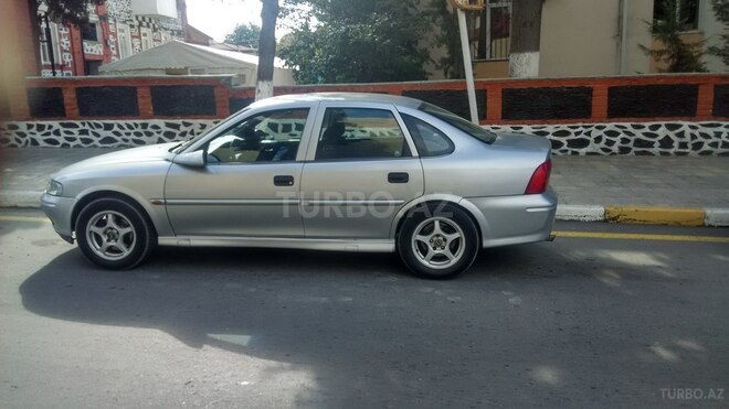 Opel Vectra 1999, 242,664 km - 1.6 l - Zaqatala