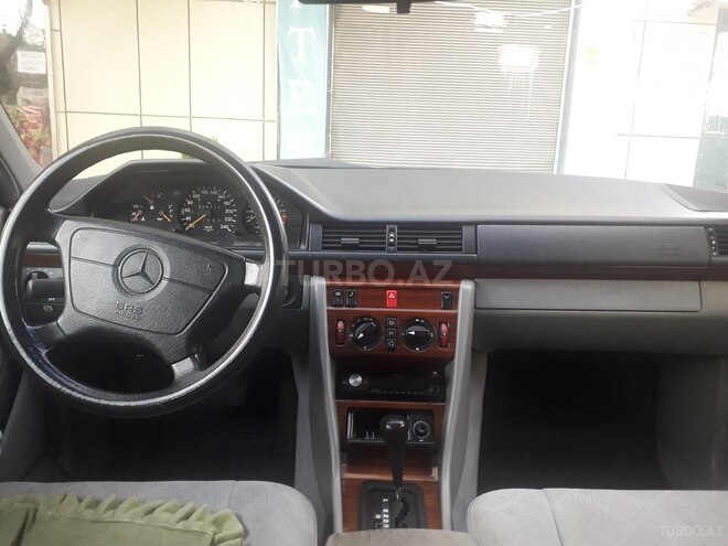 Mercedes E 220 1994, 330,000 km - 2.2 l - Bakı