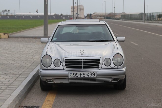 Mercedes E 240 1999, 199,500 km - 2.4 l - Bakı