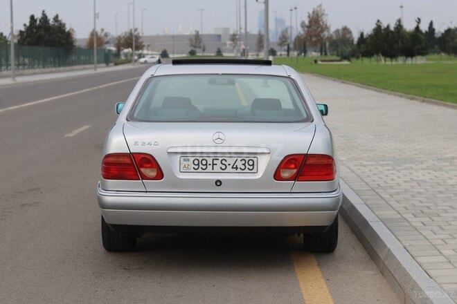 Mercedes E 240 1999, 199,500 km - 2.4 l - Bakı