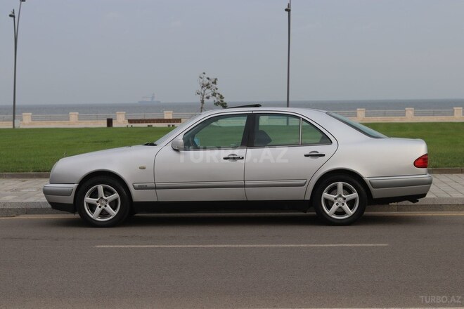 Mercedes E 240 1999, 199,500 km - 2.4 l - Bakı
