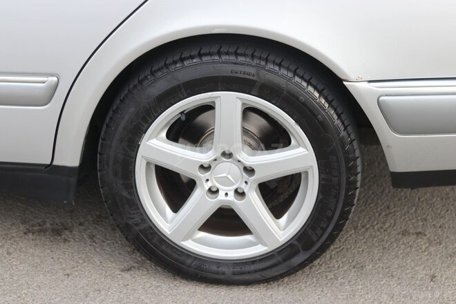 Mercedes E 240 1999, 199,500 km - 2.4 l - Bakı