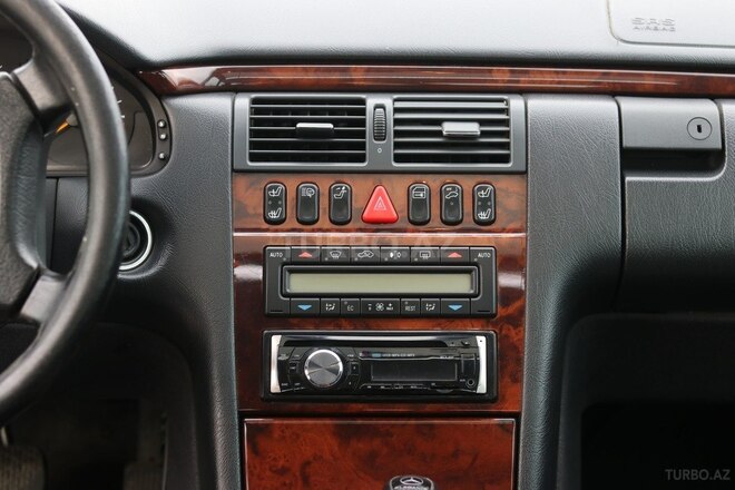 Mercedes E 240 1999, 199,500 km - 2.4 l - Bakı