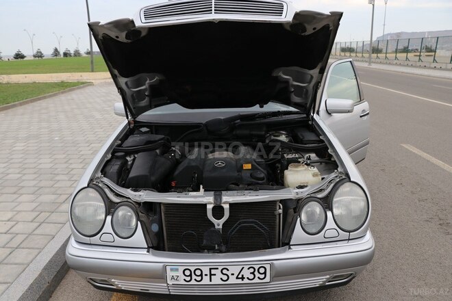 Mercedes E 240 1999, 199,500 km - 2.4 l - Bakı