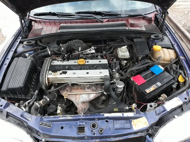 Opel Vectra 1997, 286,000 km - 2.0 l - Bakı