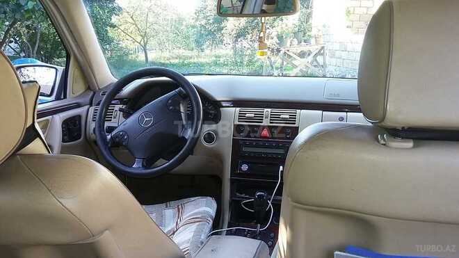 Mercedes E 280 2001, 352,000 km - 2.8 l - İsmayıllı