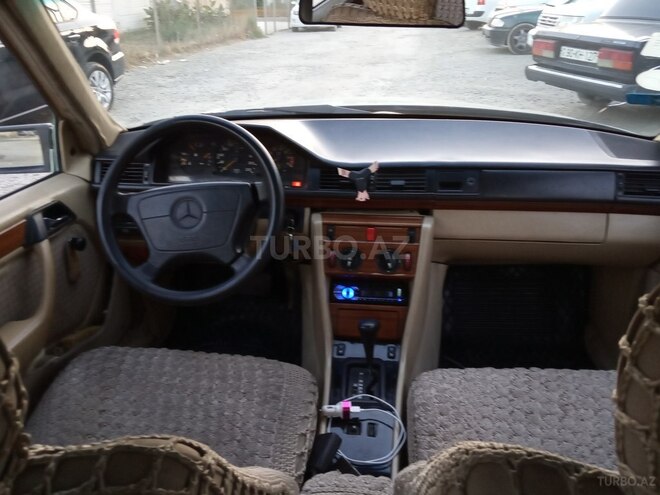 Mercedes E 250 1992, 526,000 km - 2.5 л - Bakı