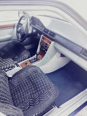 Mercedes E 200 1995, 290,000 km - 2.0 l - Sumqayıt