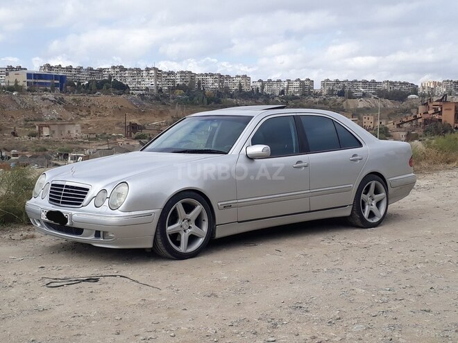 Mercedes E 320 2001, 300,000 km - 3.2 l - Bakı