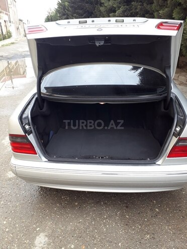 Mercedes E 320 2001, 300,000 km - 3.2 l - Bakı