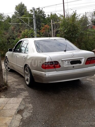 Mercedes E 320 2001, 300,000 km - 3.2 l - Bakı