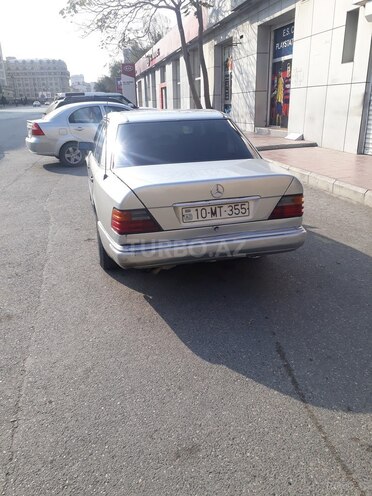Mercedes E 200 1994, 439,230 km - 2.0 л - Salyan
