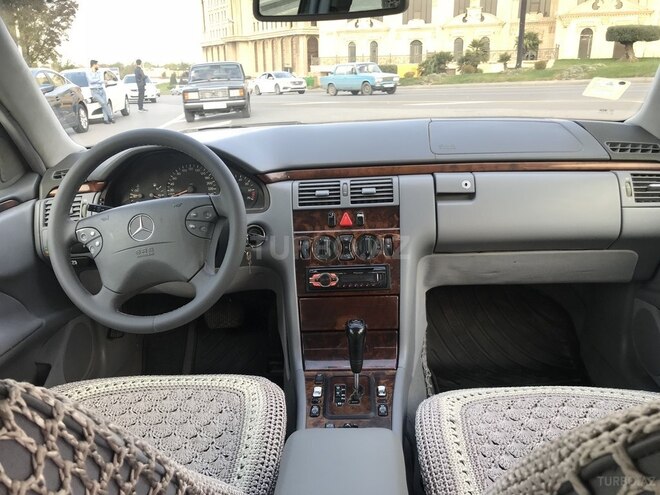 Mercedes E 240 1999, 203,000 km - 2.4 л - Bakı