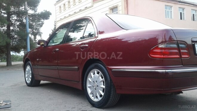 Mercedes E 200 2001, 186,000 km - 2.0 l - Gəncə
