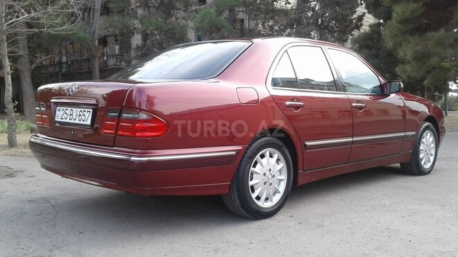 Mercedes E 200 2001, 186,000 km - 2.0 l - Gəncə