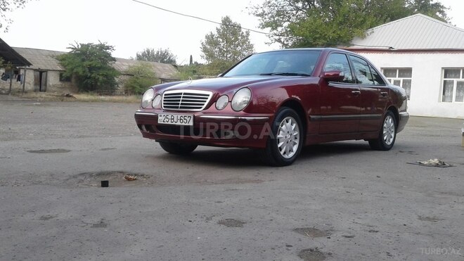 Mercedes E 200 2001, 186,000 km - 2.0 l - Gəncə