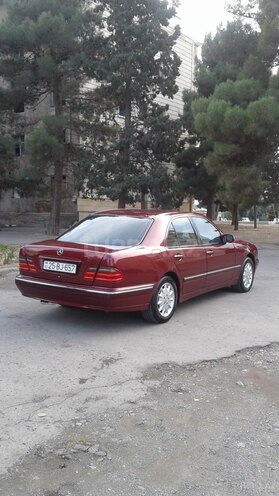 Mercedes E 200 2001, 186,000 km - 2.0 l - Gəncə