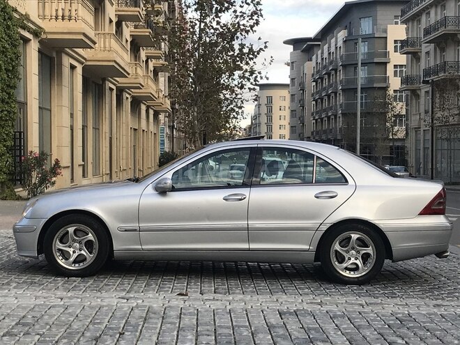 Mercedes C 320 2001, 325,000 km - 3.2 l - Bakı