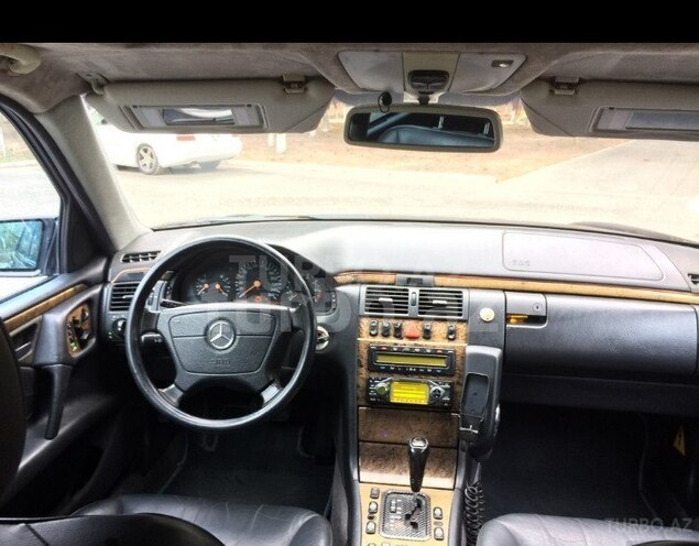Mercedes E 280 1999, 282,000 km - 2.8 l - Bakı