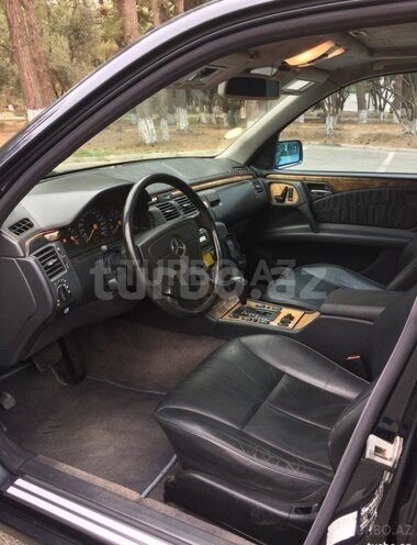 Mercedes E 280 1999, 282,000 km - 2.8 l - Bakı