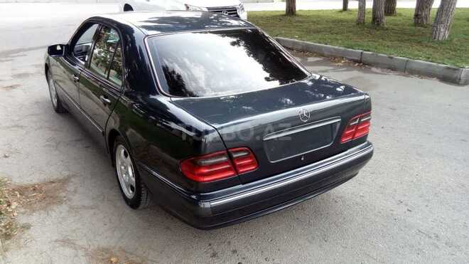 Mercedes E 220 2000, 327,563 km - 2.2 л - Bakı