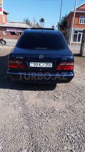 Mercedes E 220 2001, 525,000 km - 2.2 l - Astara