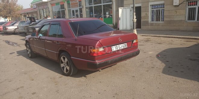 Mercedes E 220 1992, 350,541 km - 2.2 l - Beyləqan