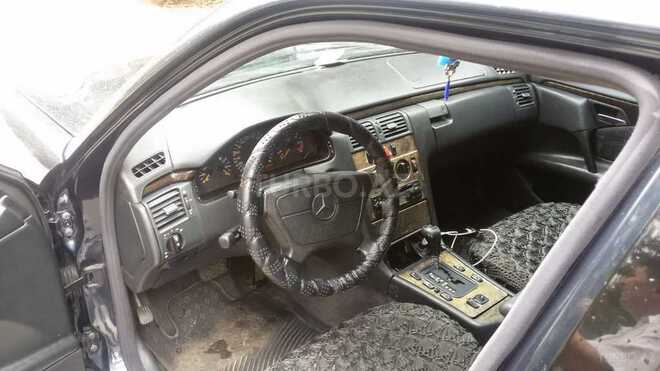 Mercedes E 240 1997, 320,000 km - 2.4 l - Mingəçevir