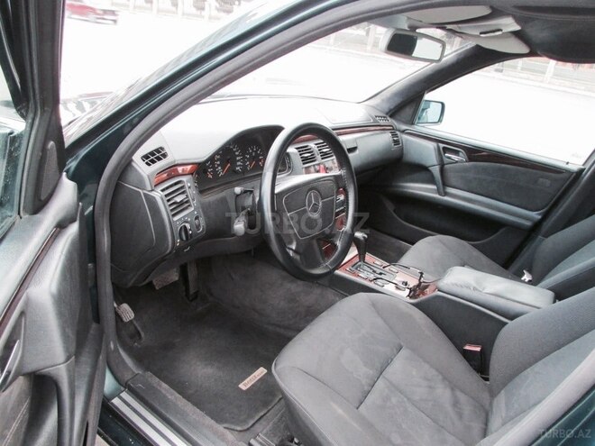 Mercedes E 240 1997, 289,070 km - 2.4 l - Gəncə