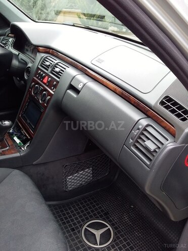 Mercedes E 250 2000, 76,906 km - 0.2 l - Neftçala