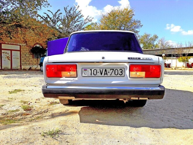 LADA (VAZ) 2107 2007, 23,000 km - 1.6 l - Salyan