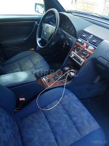 Mercedes C 200 1997, 237,455 km - 2.0 л - Sabirabad