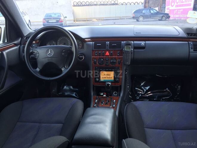 Mercedes E 280 2001, 208,000 km - 2.8 л - Bakı