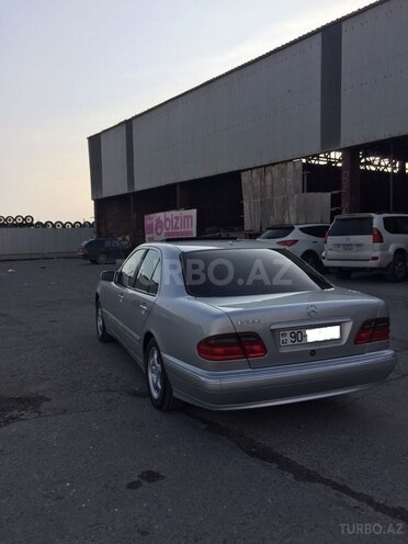 Mercedes E 280 2001, 208,000 km - 2.8 л - Bakı