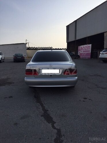 Mercedes E 280 2001, 208,000 km - 2.8 л - Bakı