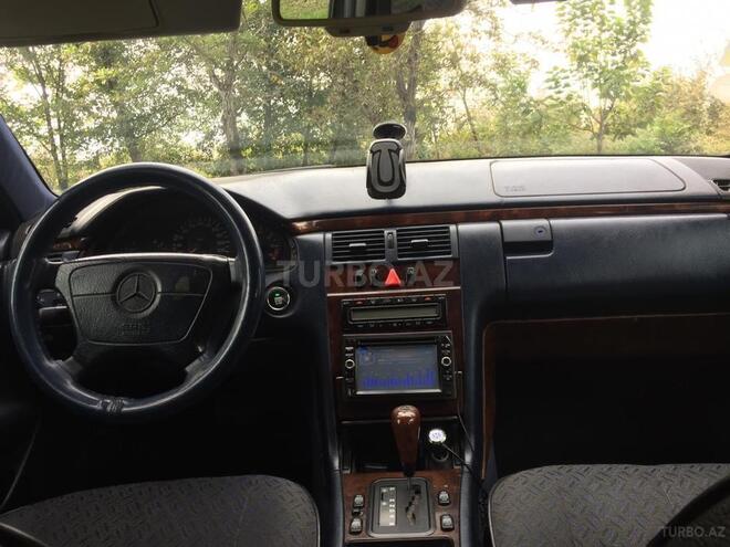 Mercedes E 230 1997, 328,687 km - 2.3 l - Zaqatala