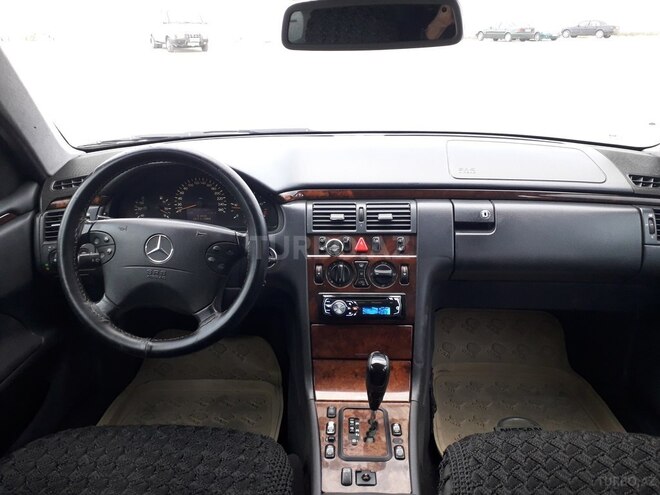 Mercedes E 220 2001, 34,700 km - 2.2 l - Sumqayıt