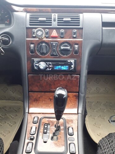 Mercedes E 220 2001, 34,700 km - 2.2 l - Sumqayıt